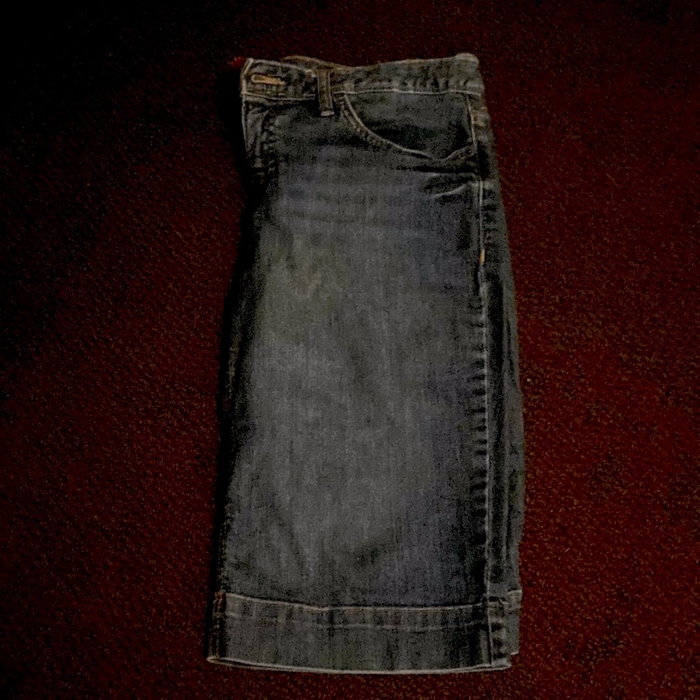 Tommy Hilfiger. Size 9. Bermuda Jean shorts.